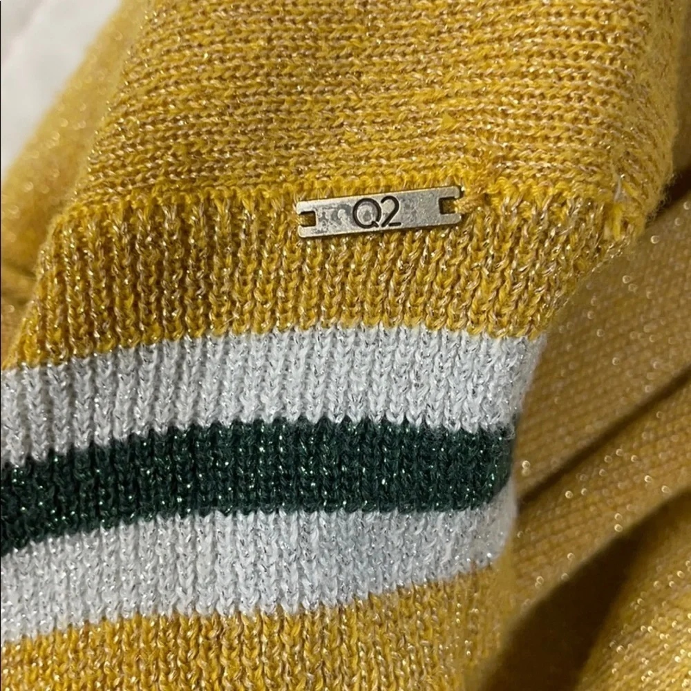 Q2 COLLECTION Vintage Sweater European Shirt Jumper Turtle Crew Metallic Gold